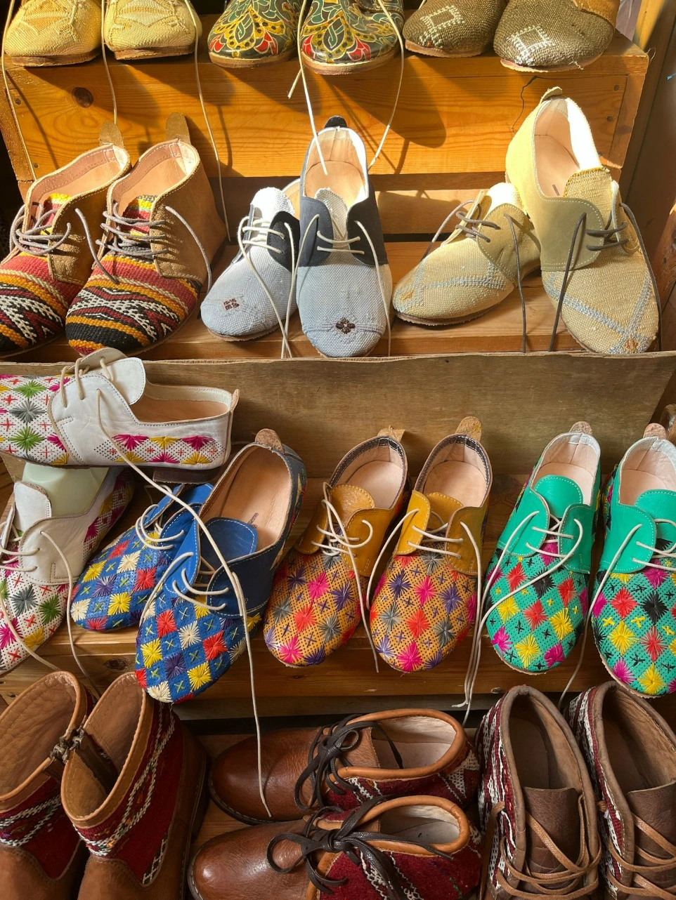 a bunch of shoes that are on a shelf